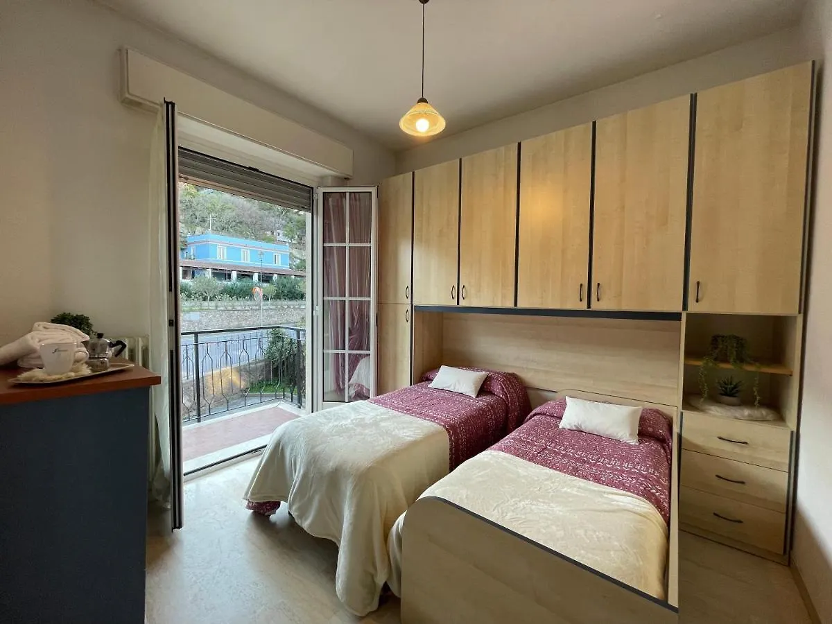 Borghetto Center Large Apartment -Free Parking . Borghetto Santo Spirito