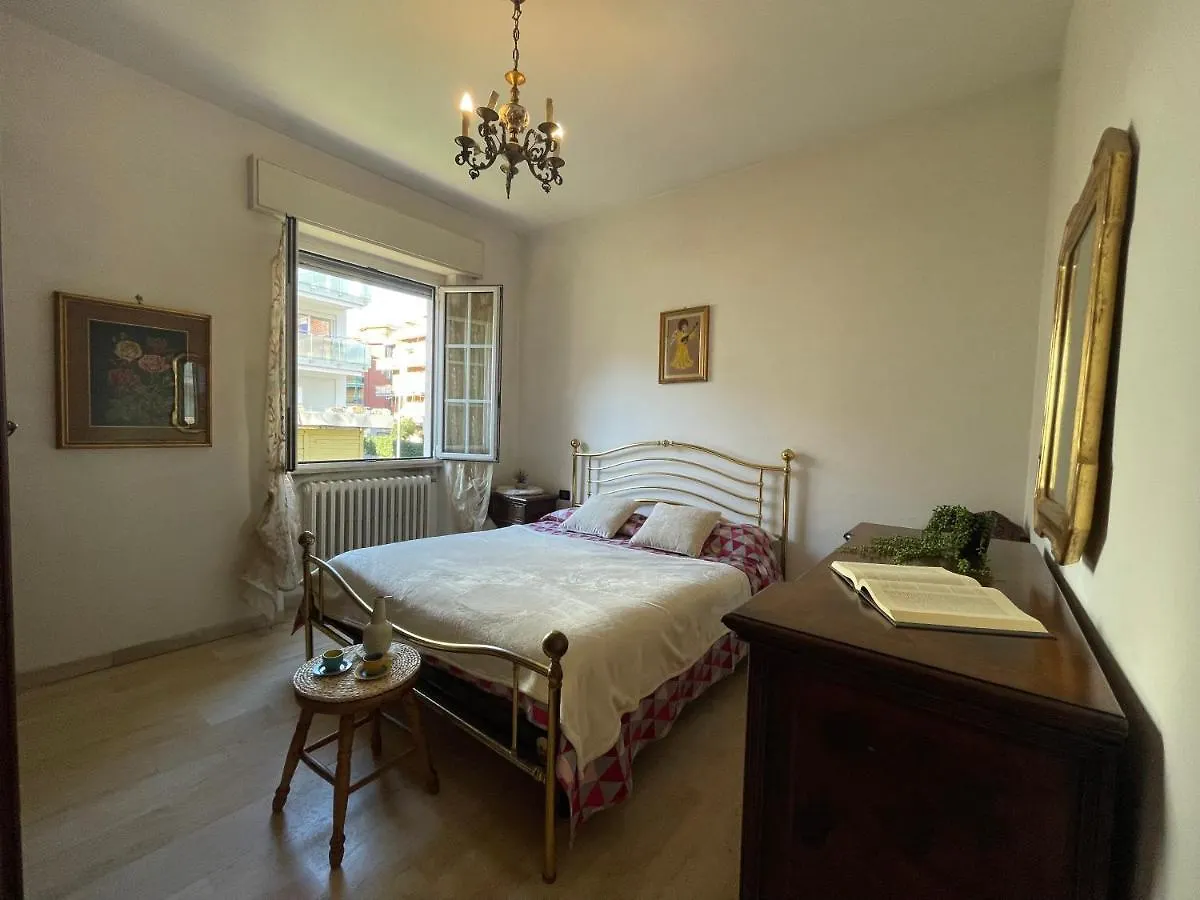 Borghetto Center Large Apartment -Free Parking . Borghetto Santo Spirito 0*,  Italy