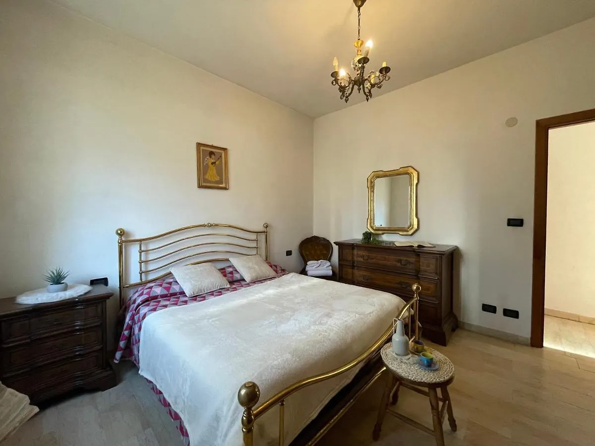 Borghetto Center Large Apartment -Free Parking . Borghetto Santo Spirito