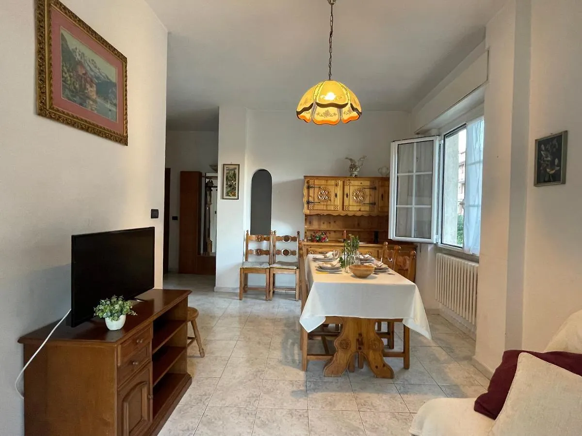 Borghetto Center Large Apartment -Free Parking . Borghetto Santo Spirito Italy