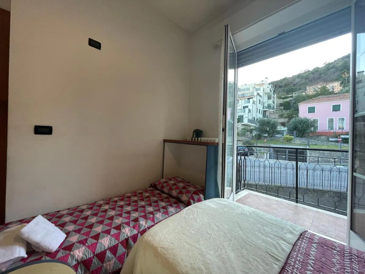 Borghetto Center Large Apartment -Free Parking . Borghetto Santo Spirito